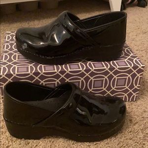 Black patent Dansko clogs